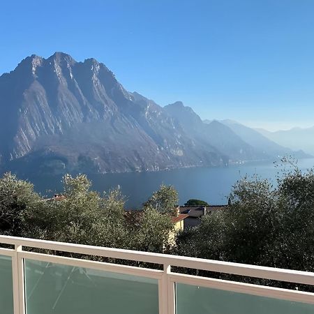 Happy Guest Apartments - Blue Apartment Riva di Solto Εξωτερικό φωτογραφία