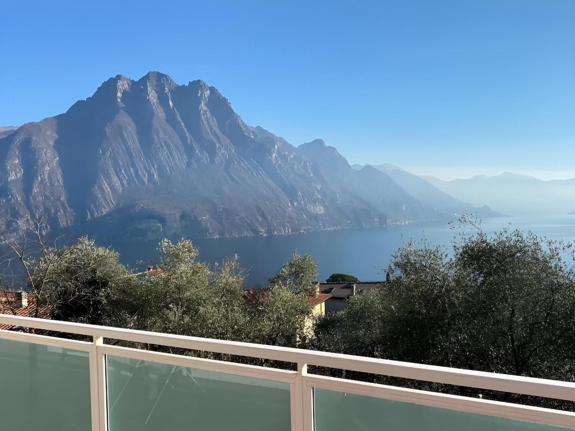 Happy Guest Apartments - Blue Apartment Riva di Solto Εξωτερικό φωτογραφία